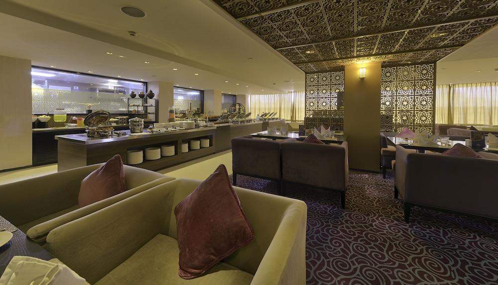 Davanam Sarovar Portico Suites Bangalore Exterior foto